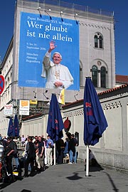 Abends nach dem Papstbesuch: Papst Party im CADU (Foto: Martin Schmitz)